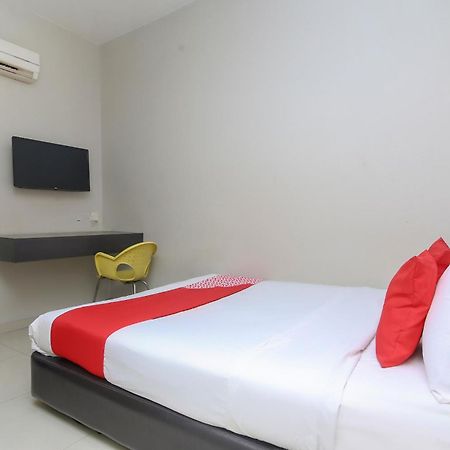 Nice Stay Three Six Five Services Кучинг Экстерьер фото