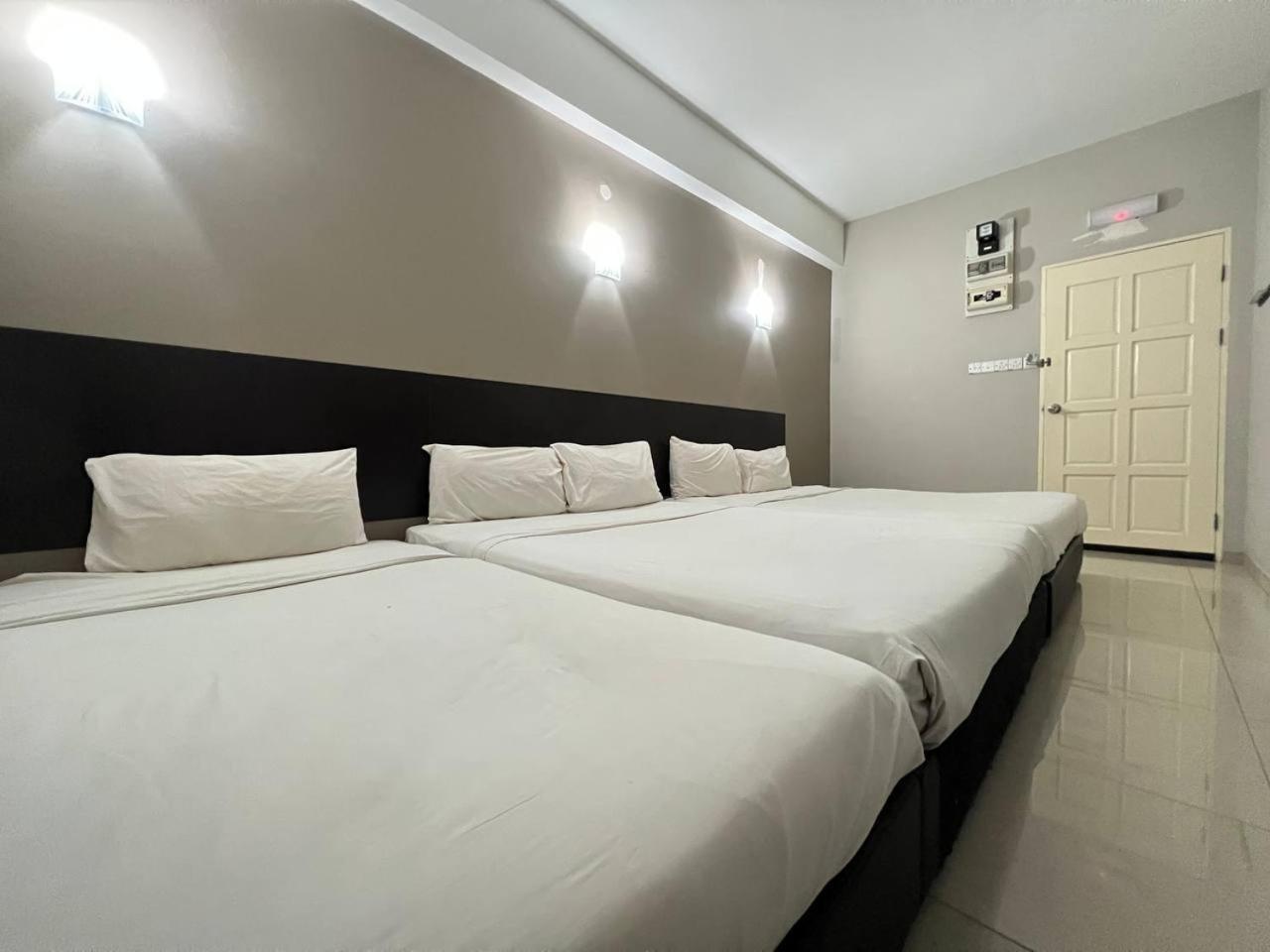 Nice Stay Three Six Five Services Кучинг Экстерьер фото