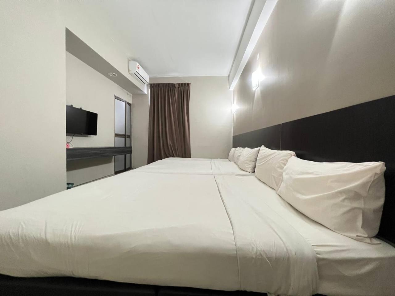 Nice Stay Three Six Five Services Кучинг Экстерьер фото