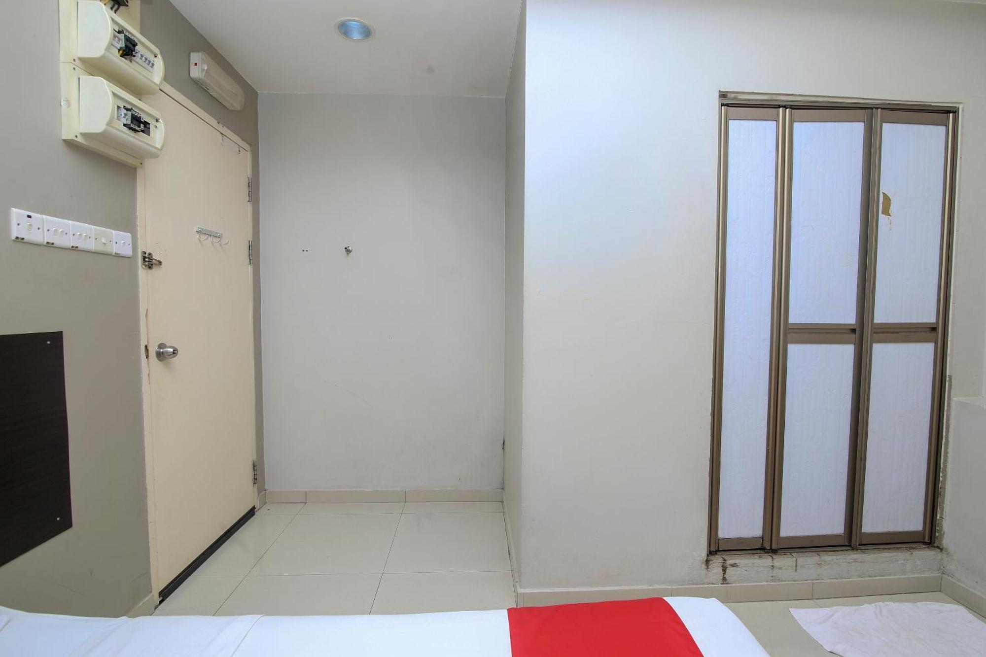 Nice Stay Three Six Five Services Кучинг Экстерьер фото