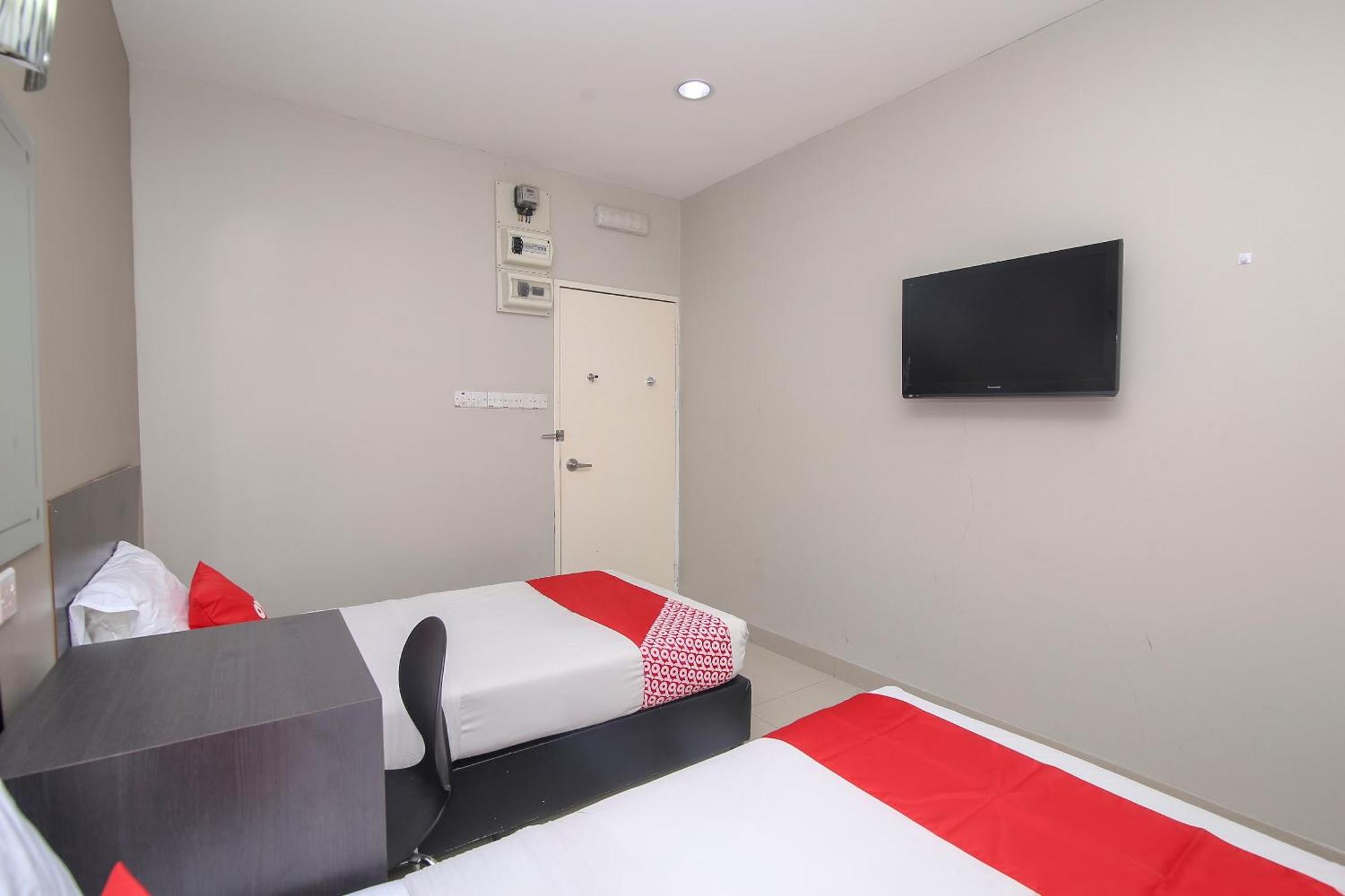 Nice Stay Three Six Five Services Кучинг Экстерьер фото